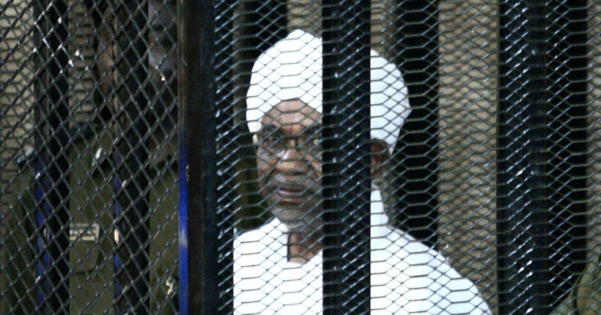 Sudan bans newspapers, TV stations over Bashir ties