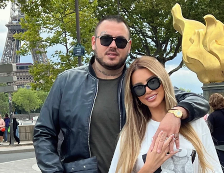 Aleks i Car tokom putovanja u Pariz