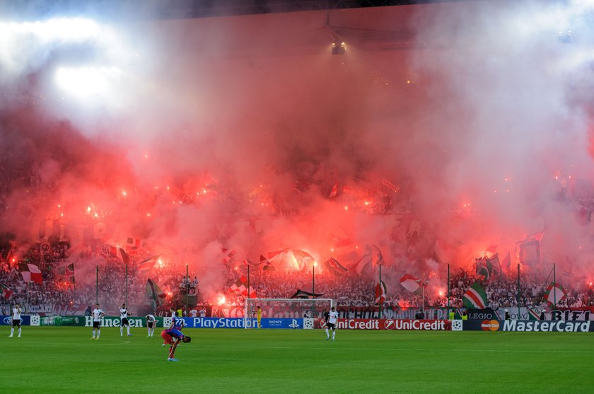 Ile Legia zapłaciła za idiotów rozrabiających na trybunach!?