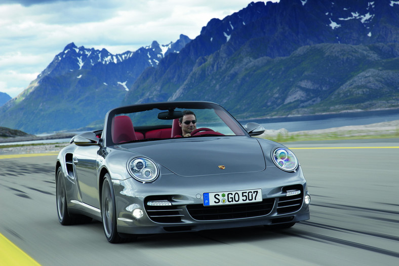 Porsche 911 Turbo - Nowy silnik dla wersji coupe i cabrio