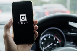 Uber wykroił połowę rynku przejazdów zamawianych przez aplikacje