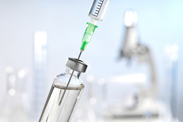 Eksperci: Zatwierdzenie rosyjskiej szczepionki na COVID-19 to lekkomyślność