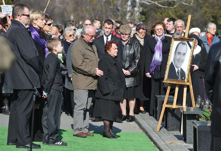 Drugi pogrzeb Gosiewskiego. Kaczyński pocieszał wdowę
