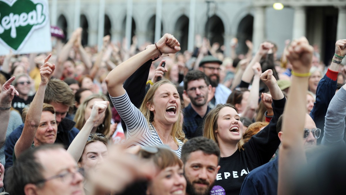 Brytyjskie media zwracają uwagę na możliwe implikacje wyniku irlandzkiego referendum ws. liberalizacji przepisów aborcyjnych dla sytuacji prawnej w Irlandii Półnconej, która w odróżnieniu od reszty Zjednoczonego Królestwa ma ostrzejsze przepisy.