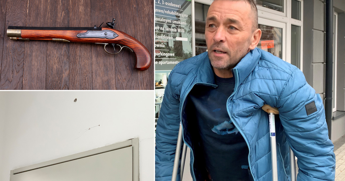 A former policeman and anti-terrorist explains in a fact how black powder weapons work