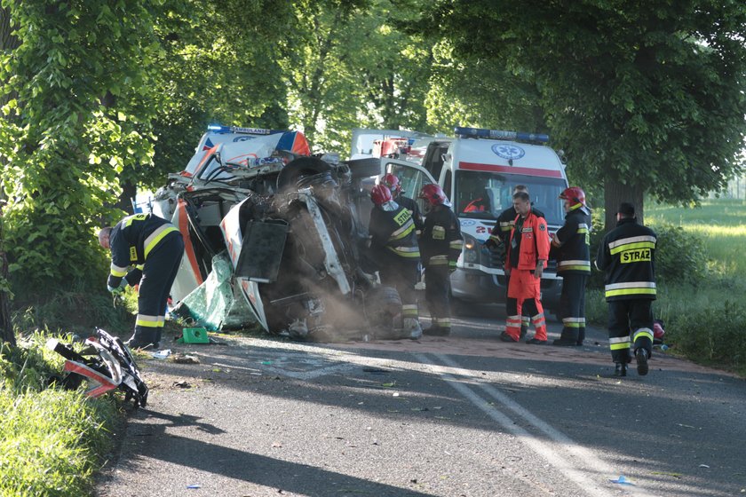 Straszna śmierć strażaka. Pozostałe osoby z karetki miały więcej szczęścia