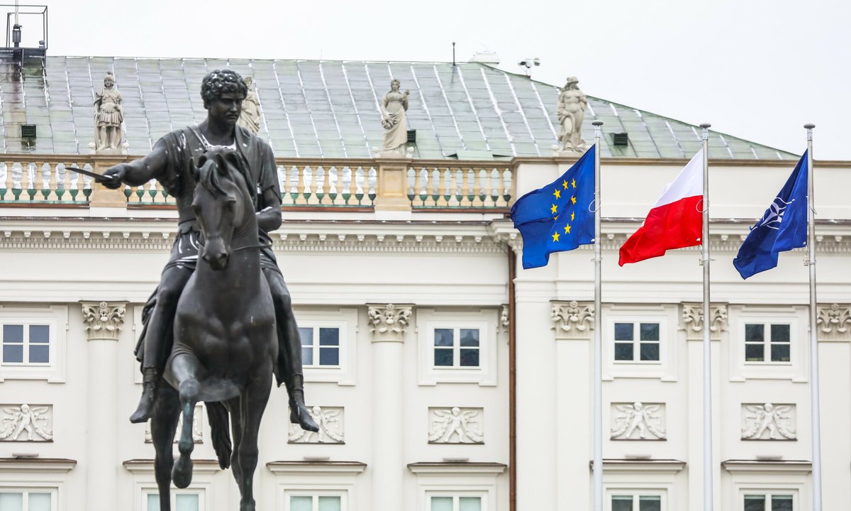 Quiz z historii najnowszej Polski. O tym było głośno, więc musisz mieć 11/11