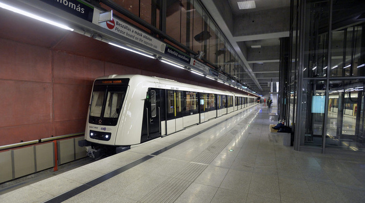 Csúcsidőben máris zsúfolt a 10 éve üzemelő 4-es metro / llusztráció: MTI-Máthé Zoltán