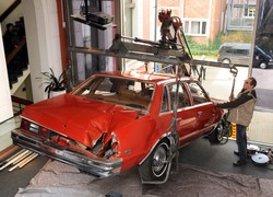 Zobacz samochód zmasakrowany przez… meteoryt