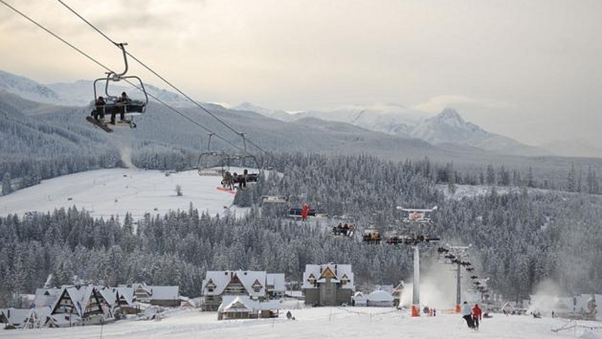 W tym tygodniu otwarcie sezonu narciarskiego planują kolejne stacje i wyciągi narciarskie na Podhalu. Mimo dodatniej temperatury warunki na stokach są dobre.