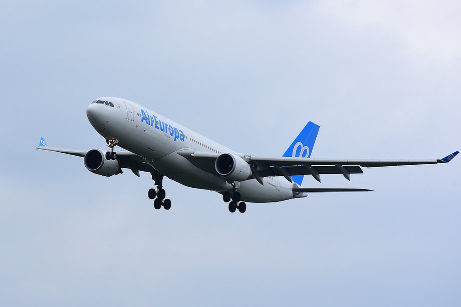 LOT w ramach leasingu krótkoterminowego pozyskał Airbusa A330-200 od linii lotniczych Air Europa. Umowa ACMI obejmuje samolot, wraz z załogą, utrzymaniem i ubezpieczeniem. A330 o rejestracji EC-JQQ będzie latał dla LOT od 4 sierpnia do 2 września przede wszystkim z Budapesztu do USA