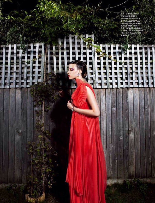 Szepesi Melinda a Harper`s Bazaar éjszakai madárkája