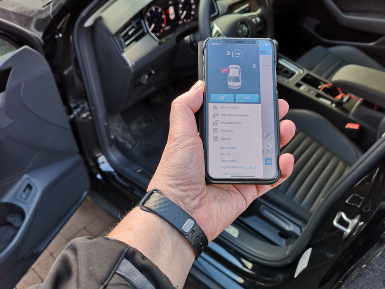 Volkswagen Passat z Car-Net i App Connect