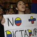 Prezydent Wenezueli brzytwy się chwyta. "Nie chcę wojny domowej"