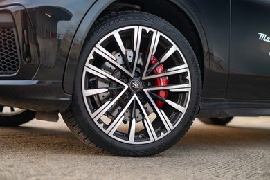 Włoska legenda wraca do Polski. Tak jeździ SUV Maserati. Cena?