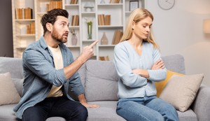 Emocionalno zlostavljanje može da uključuje stalnu kritiku