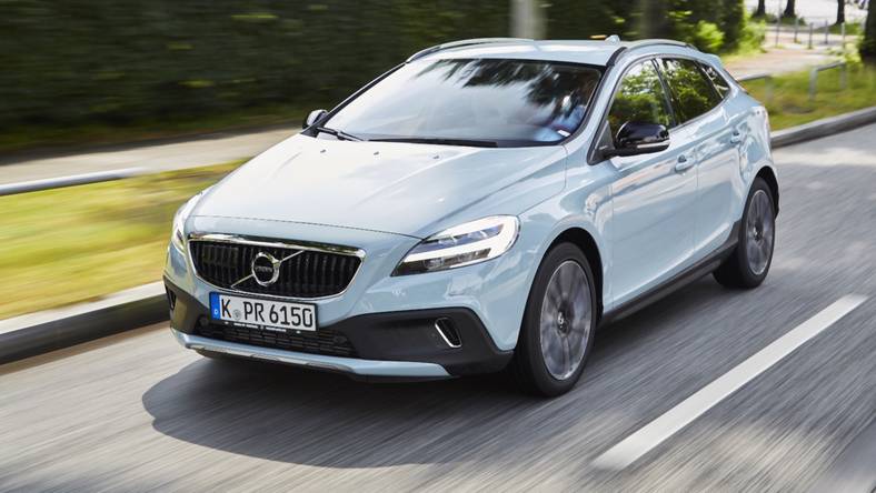 Volvo V40 Cross Country po liftingu wciąż udaje