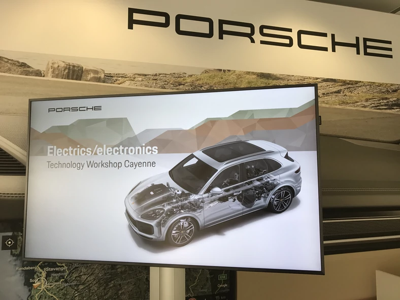 Porsche wreszcie ma się czym chwalić. Nowy system PCM jest znacznie bardziej zaawansowany od wcześniejszych wersji z poprzednich modeli Cayenne