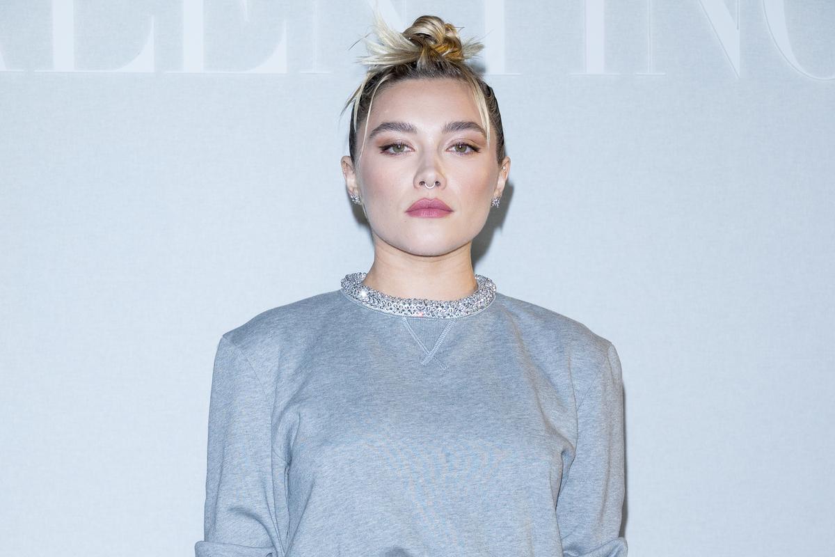 Florence Pugh áttetsző szoknyában ragyogott Párizsban