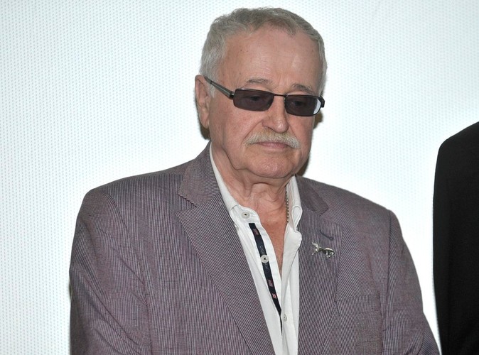 Aktor wystąpił w spocie wizerunkowym informującym o pojawieniu się tej marki na naszym rynku. Zdaniem specjalistów Nowicki nie pasuje do wizerunku T-Mobile.