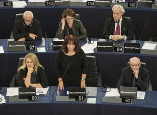W PE debata o prawach kobiet w Polsce: Oskarżenia o ciemnogród i średniowiecze
