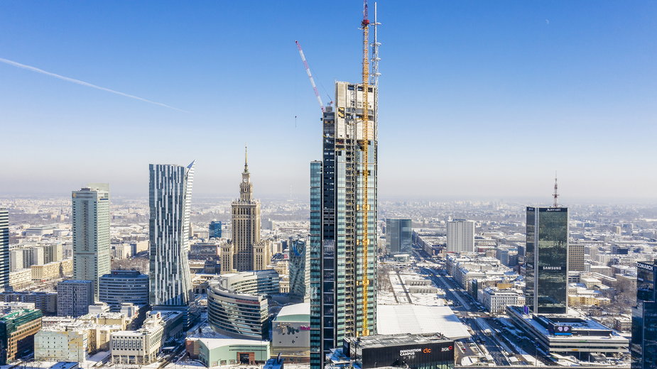 Varso Tower dzięki zamontowaniu 80-metrowej iglicy jest już najwyższym budynkiem w UE