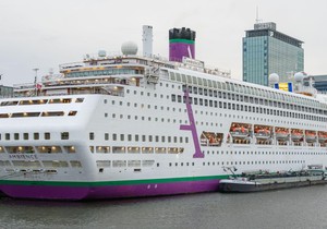 Ilustracija: Ambassador Cruise Line kruzer u Amsterdamu
