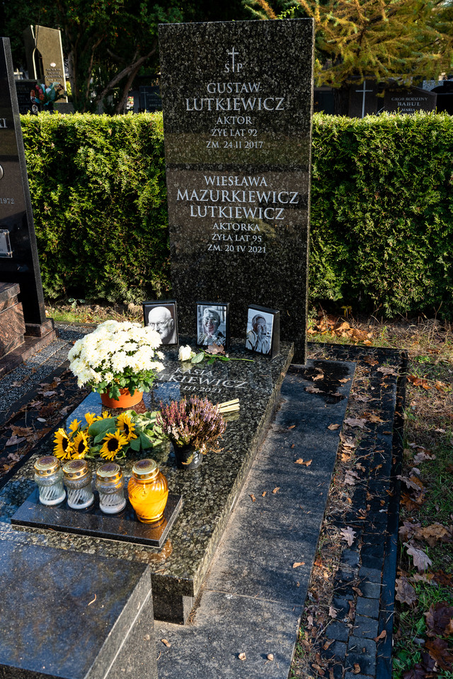 Grób Gustawa Lutkiewicza i Wiesławy Mazurkiewicz-Lutkiewicz