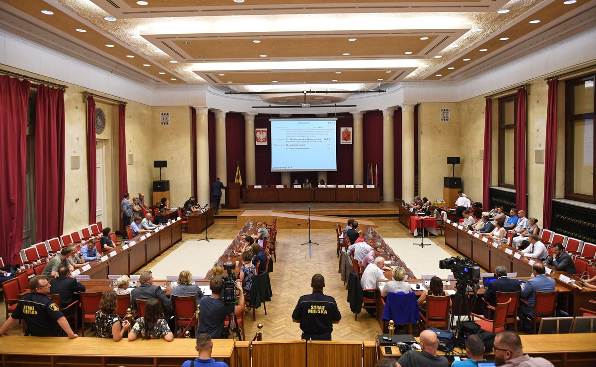 Troje radnych odchodzi z PO. Platforma traci większość w Radzie Warszawy