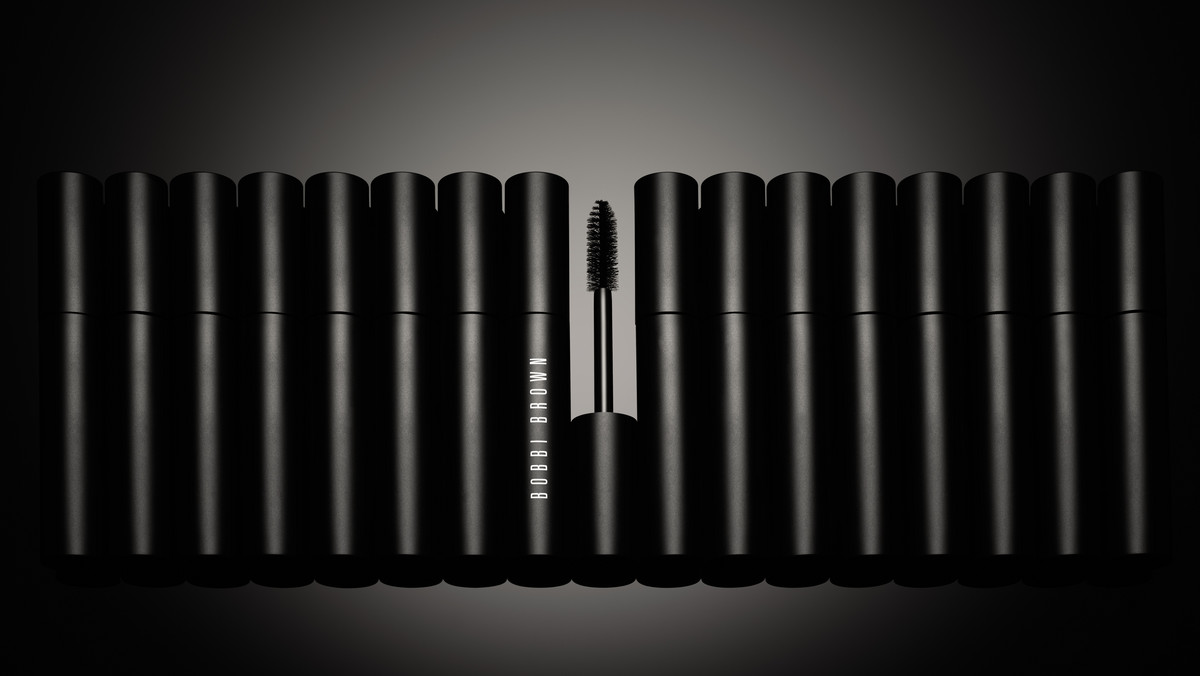 Bobbi Brown prezentuje nowy tusz do rzęs - Eye Opening Mascara - który zapewnia maksymalne podkreślenie spojrzenia. Mocna, węglowa czerń otula każdą rzęsę na całej jej długości. Preparat gwarantuje najdłuższe, najgrubsze i najmocniej wyeksponowane rzęsy, sprawiając, że oczy zyskują atrakcyjny i zmysłowy wyraz.