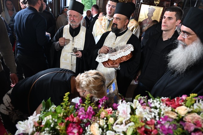 Celivanje Pojasa Presvete Bogorodice