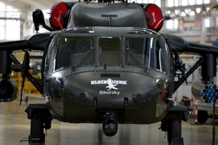 Black Hawk kontra Caracal. Czym różnią się śmigłowce?
