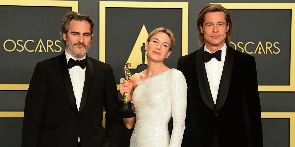 Oscarowi laureaci. Od lewej Joaquin Phoenix, Renee Zellweger oraz Brad Pitt.