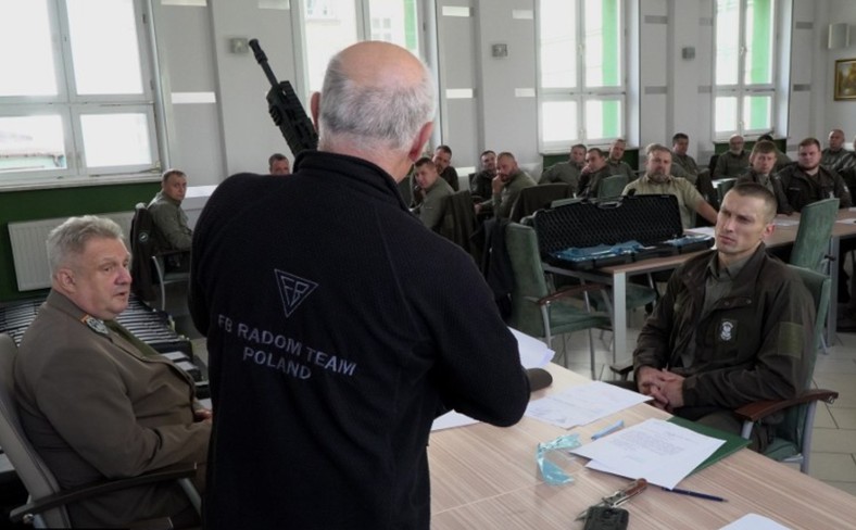 Instruktaż obsługi karabinków GROT