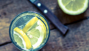 Czy picie wody z cytryną na czczo jest zdrowe?