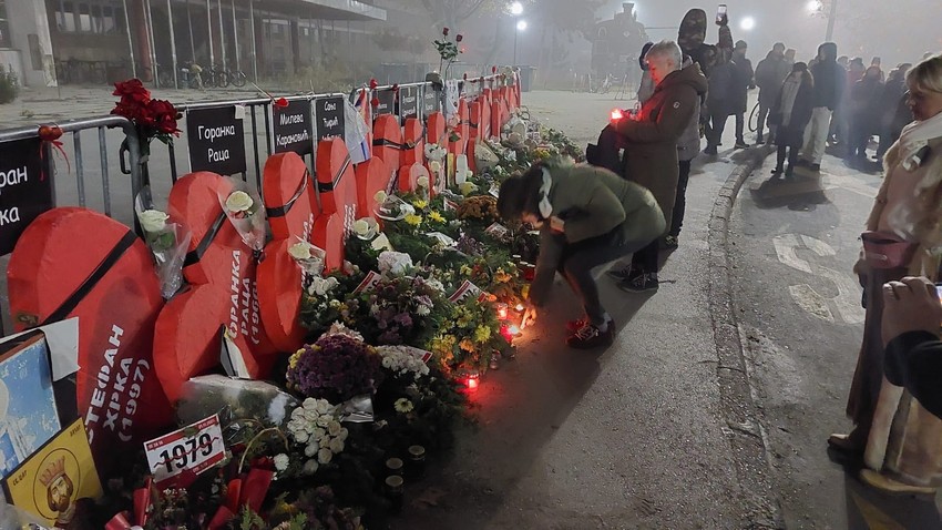 Okupljanje na Zeleznickoj stanici Novi Sad