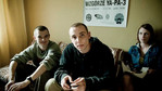 Dawid Ogrodnik (pierwszy z lewej) w filmie o legendarnej hip-hopowej grupie - Paktofonice