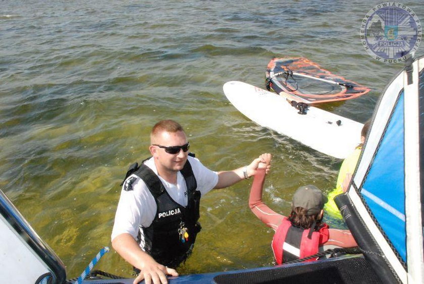 Fale zniosły 12-latkę w głąb Zatoki Puckiej podczas lekcji windsurfingu