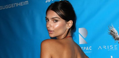 Emily Ratajkowski znów kusi! Zobacz jej świąteczną kartkę