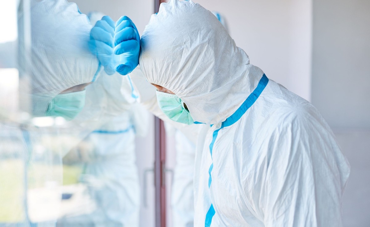 NFZ opublikował rozszerzone wyjaśnienia o dodatkach dla medyków walczących z COVID-19