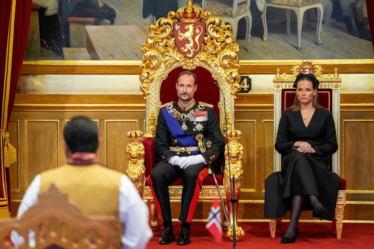 King Haakon VIII delivers first throne speech and mentions Poland