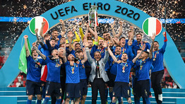 Eb-döntő: az olaszok önfeledt ünneplése, az angolok könnyei, világsztárok a Wembley-ben – Fotókon a legjobb pillanatok