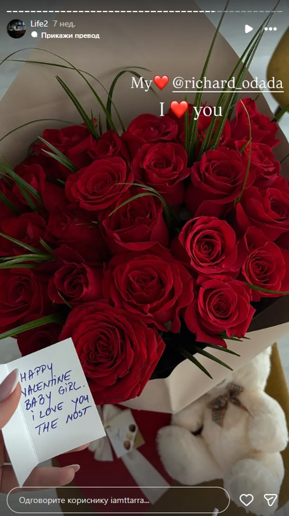 Tara se pohvalila poklonom od verenika