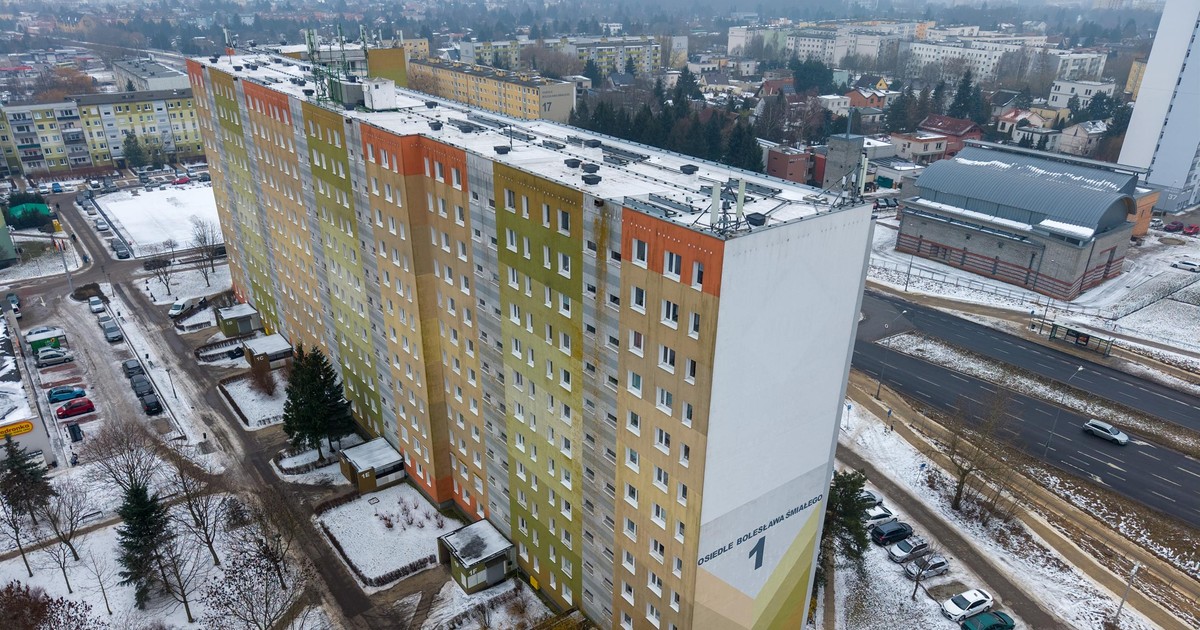 Mumifikowane ciało 86‑latka w Poznaniu – ryzyko pochówku jako NN
