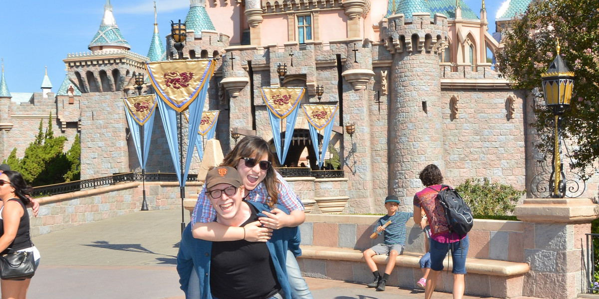 There's a way to get endless professional photos while you trounce around Disneyland for only $39 a day