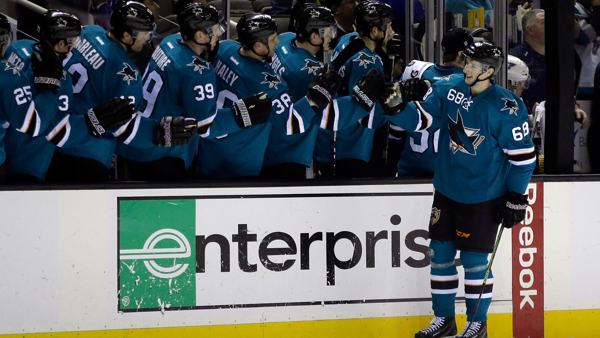 San Jose Sharks wywieźli zwycięstwo z Winnipeg, gdzie pokonali miejscowych Jets 3:2, dzięki bramce na pięć sekund przed końcową syreną. Oba kluby mają taki sam dorobek 47 punktów w Konferencji Zachodniej.