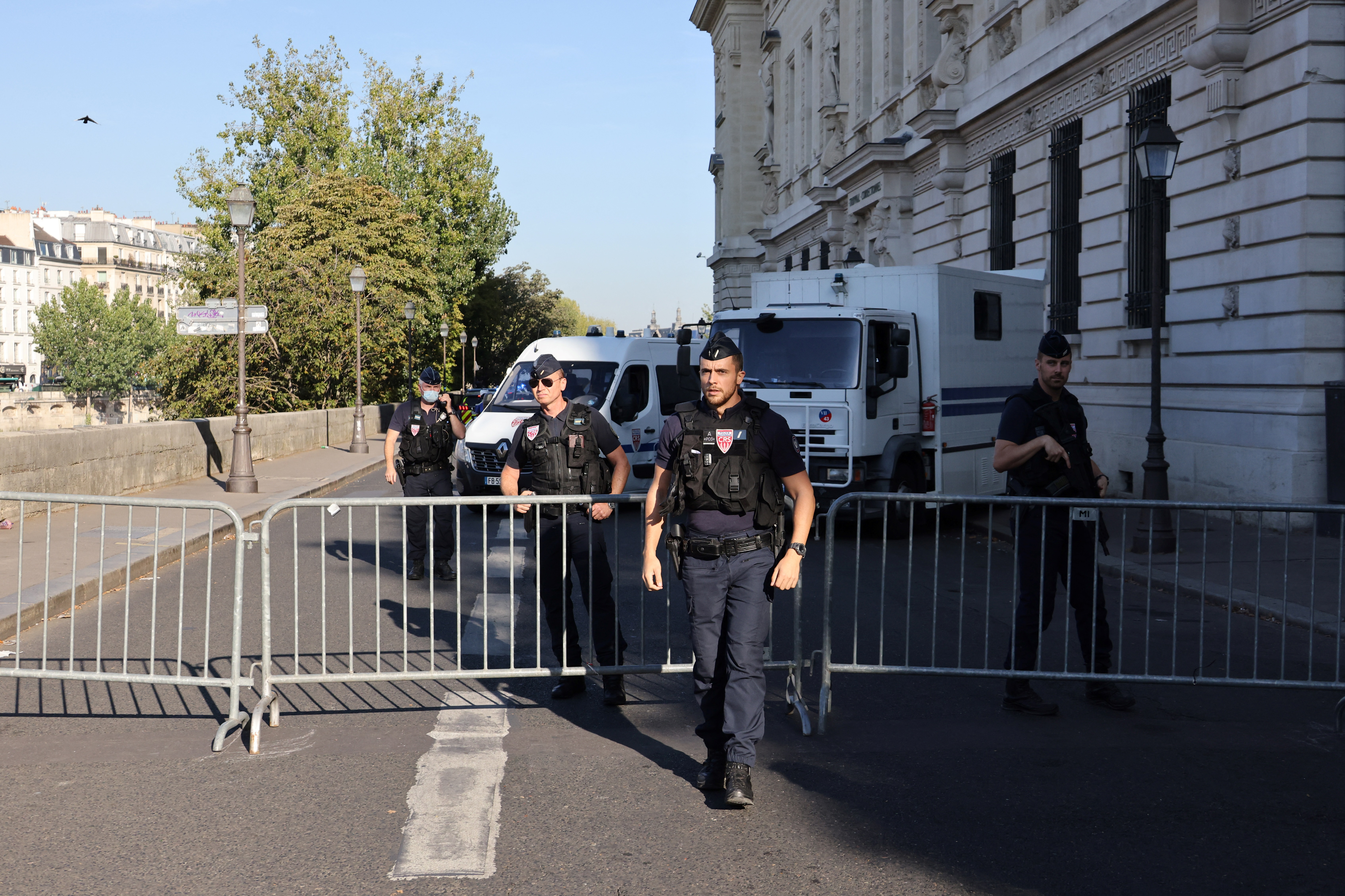 Burger King: 9 CRS jugés huit ans après avoir frappé des gilets jaunes