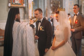 Sveštenik Srpkinji DAO BLAGOSLOV DA SE UDA ZA BRATA, pa šokirao objašnjenjem ZAŠTO JE TO URADIO: "Evo od kog kolena brak među rođacima NIJE INCEST"