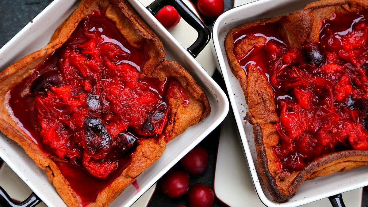 Dutch Baby (zwany też German pancake albo Bismarck) to gruby naleśnik z pieca, który przypomina... ciasto. 

Pomysł na ten naleśnik narodził się za Wielką Wodą, a jego nazwa wzięła się od niemieckich imigrantów (nie holenderskich, wbrew pozorom) przybyłych do Ameryki.