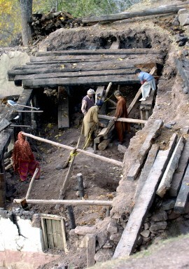 PAKISTAN-QUAKE-SASIA-HOUSE